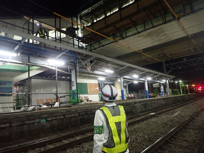 長野県　上諏訪駅　　足場仮設